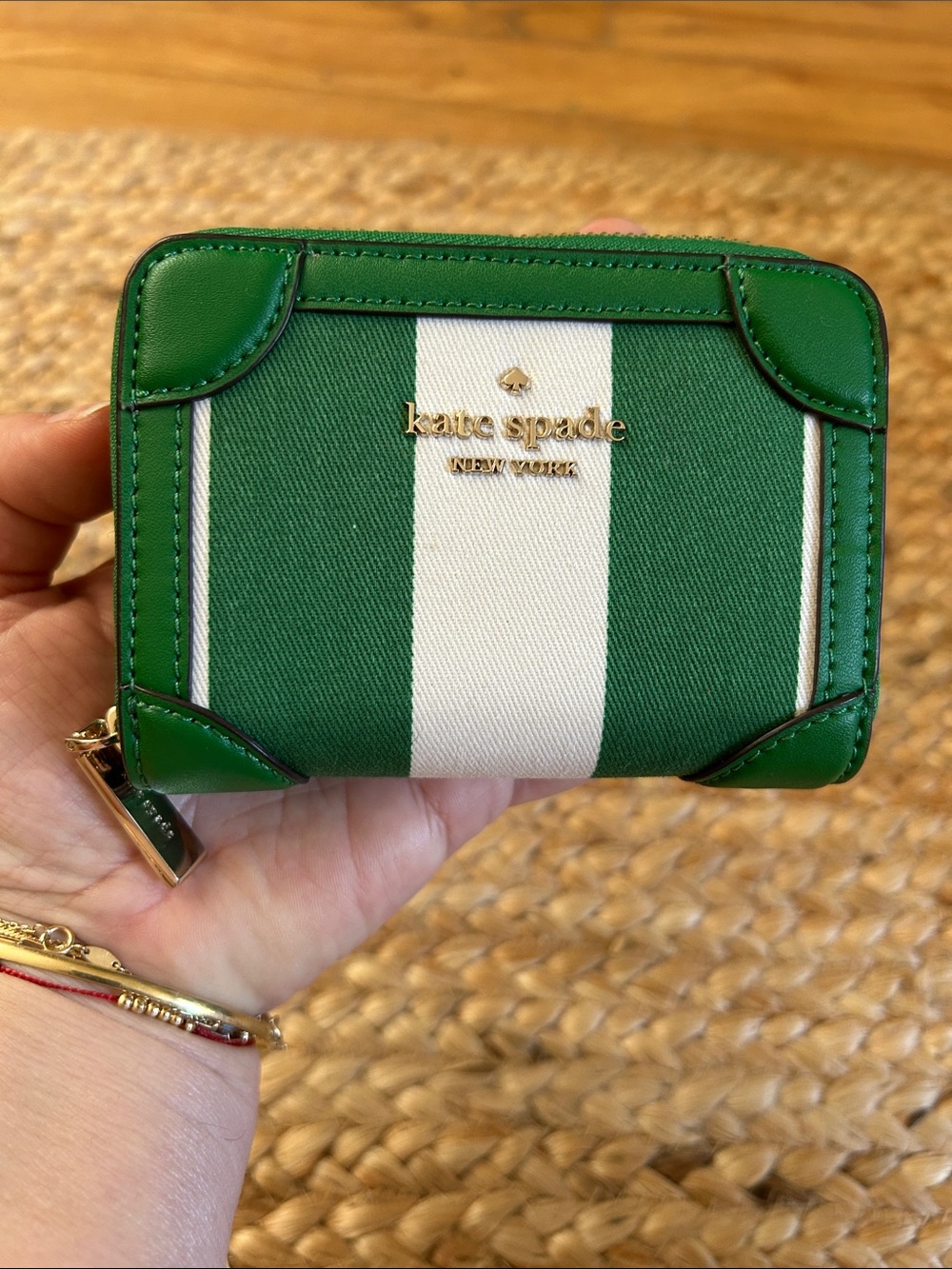 NWOT Kate Spade Green & White Striped Zip Wallet with Gold Logo ✨SO Cute✨